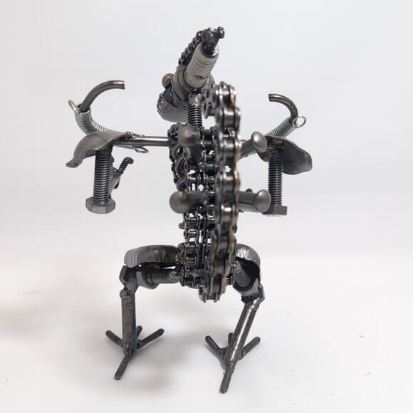 Alien 7" Tall Xenomorph Move Metal Sculpture model Scrap Steampunk Sculpture Art - Picture 3 of 6